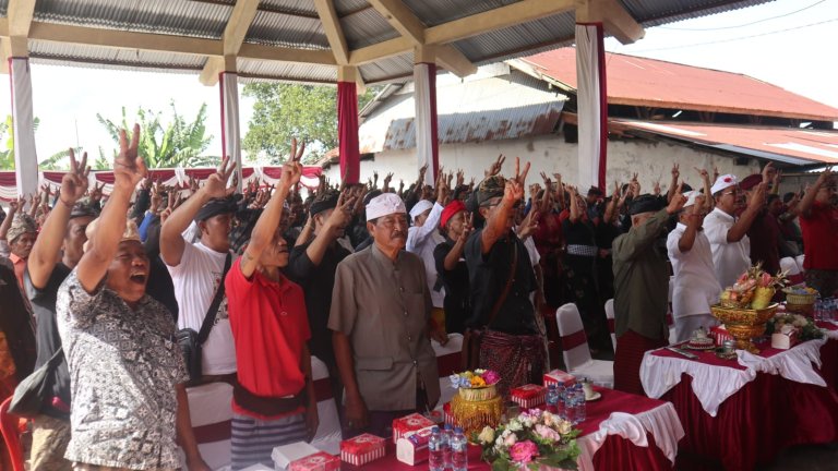 Ratusan Warga Gobleg Beri Ucapan Ultah Bagi Koster
