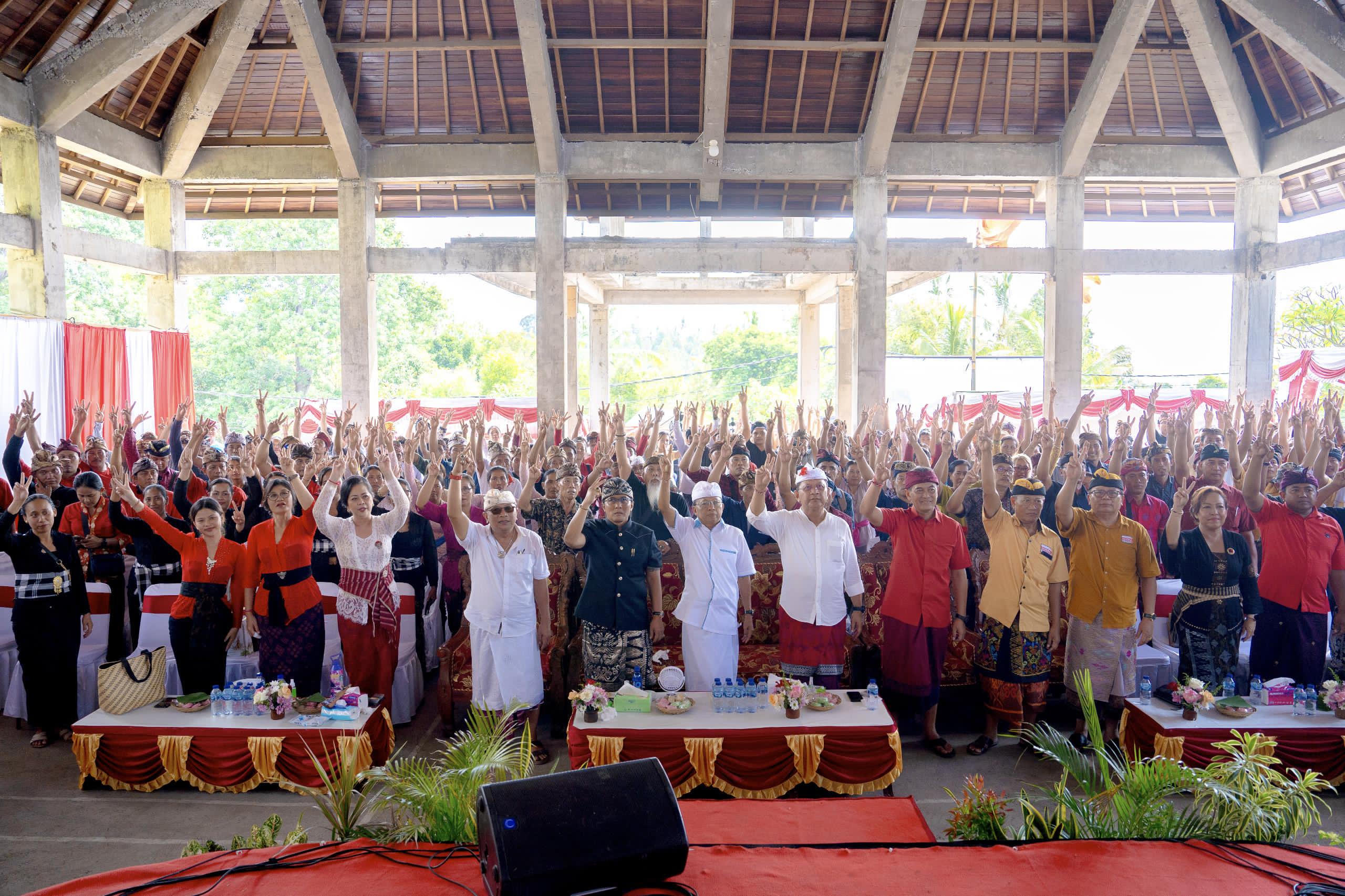 Caption: Paslon Gubernur Bali Nomor 2 Wayan Koster dan Giri Prasta (Koster-Giri) menyampaikan program visioner menyelamatk ban petani dan nelayan di Buleleng. Koster-Giri telah terbukti dan teruji menjalankan sejumlah program pro petani dan Buleleng selama dipercaya memimpin Pulau Dewata Tercinta.