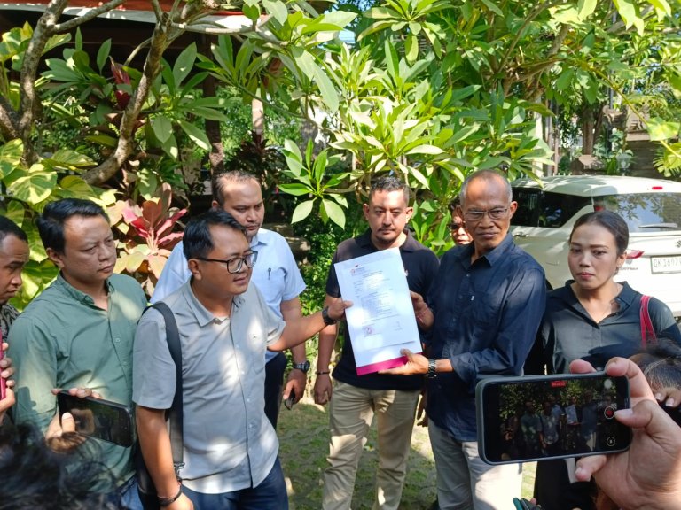 Tim Hukum Bang-Ipat Laporkan KPU Jembrana ke Bawaslu Bali