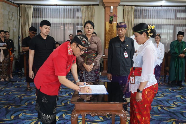 Walikota Denpasar Ngupasaksi Pemelaspasan Gedung Serbaguna